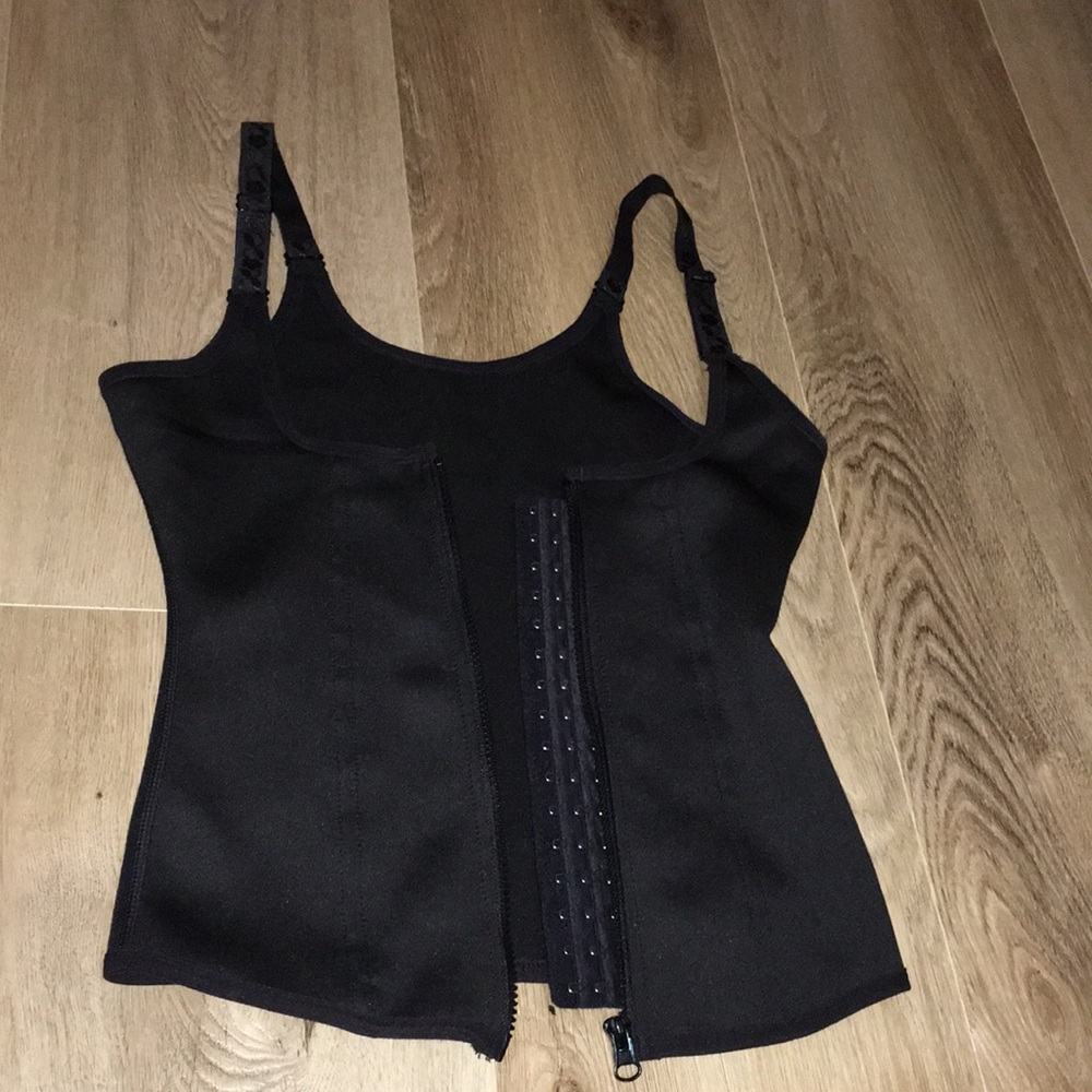 BRAZILIAN  STRAP BUSTIER FAJA TOP ZIPPER AND HOOK EYE CLOSURES. SIZE MEDIUM NWOT